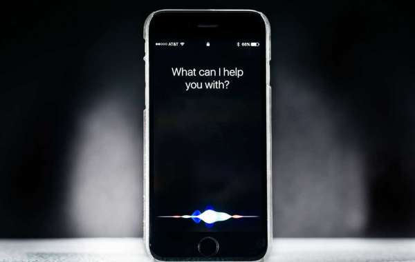 Siri the porn star loves Apple, but hates answering the questions
